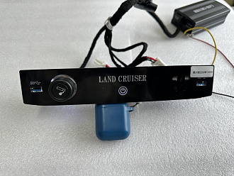 Вставка в бардачок , между передними сиденьями Land Cruiser 200