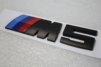 Надпись M5 чёрная